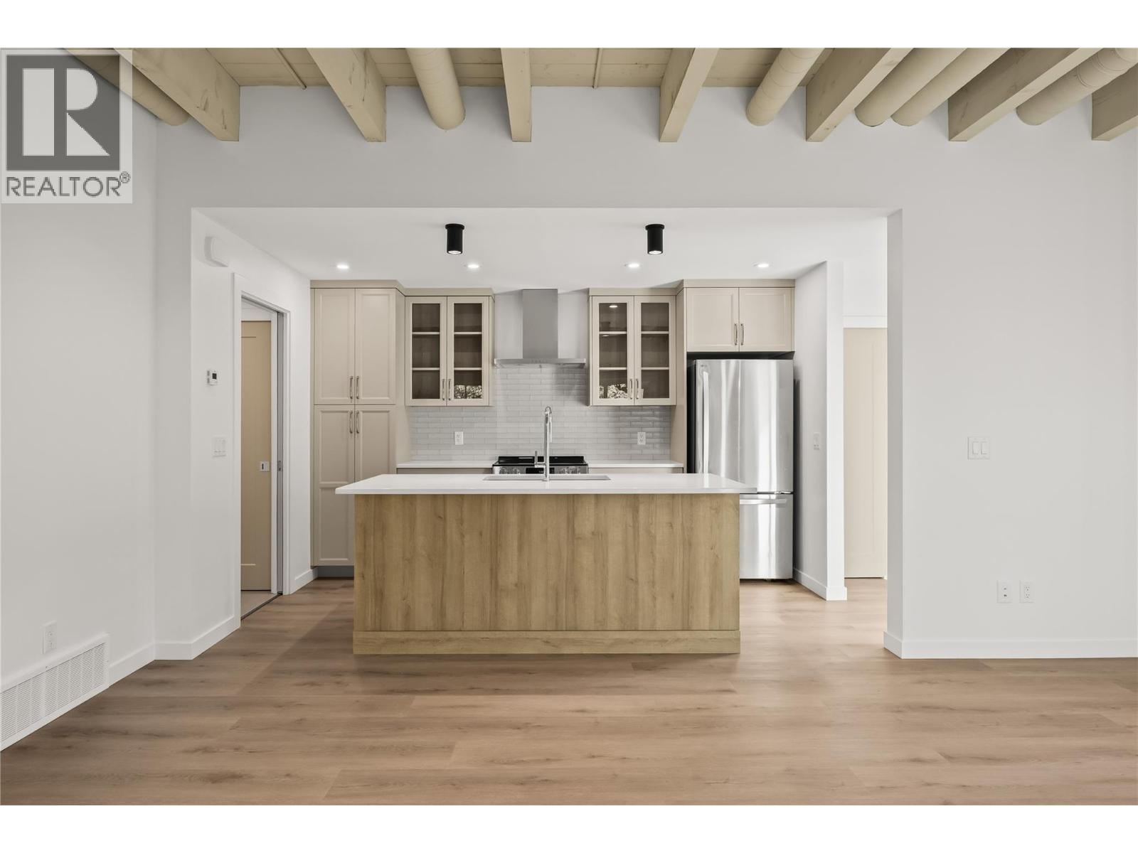 Kitchen - 2957 Conlin Court Unit# 1, Kelowna, BC - Indoor Photo Showing Kitchen