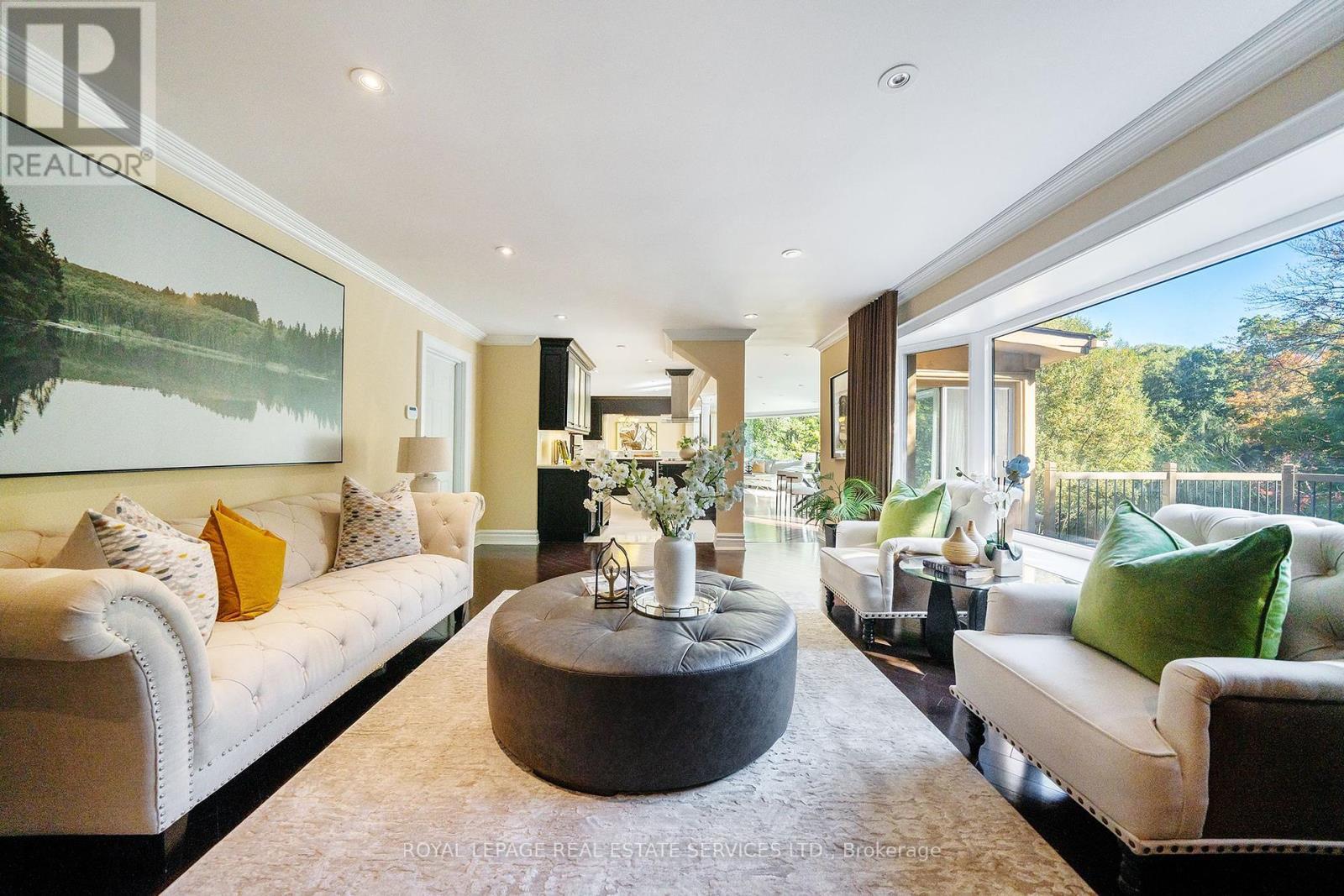 3278 Credit Heights Drive, Mississauga, ON - Indoor Photo Showing Living Room