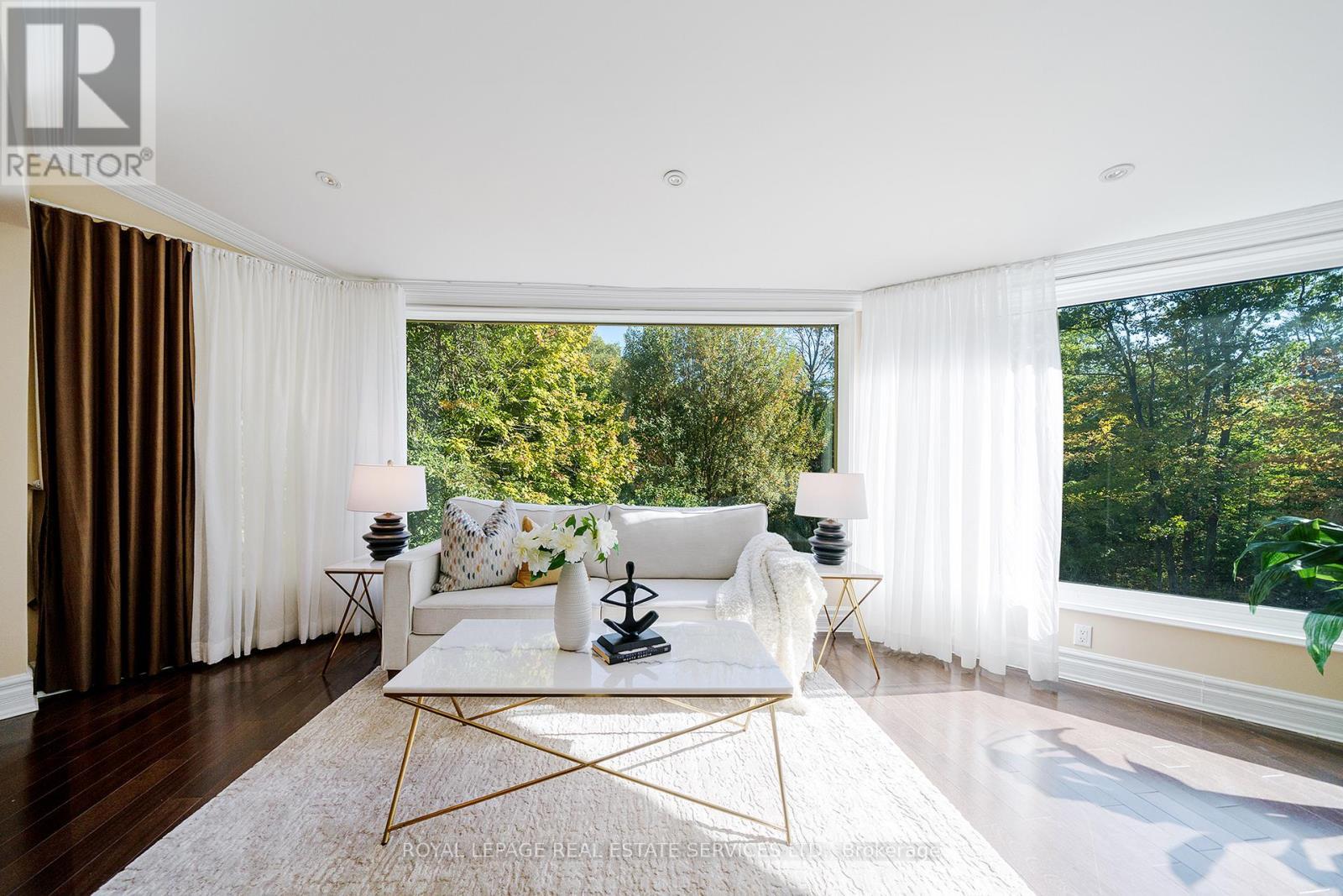3278 Credit Heights Drive, Mississauga, ON - Indoor Photo Showing Living Room