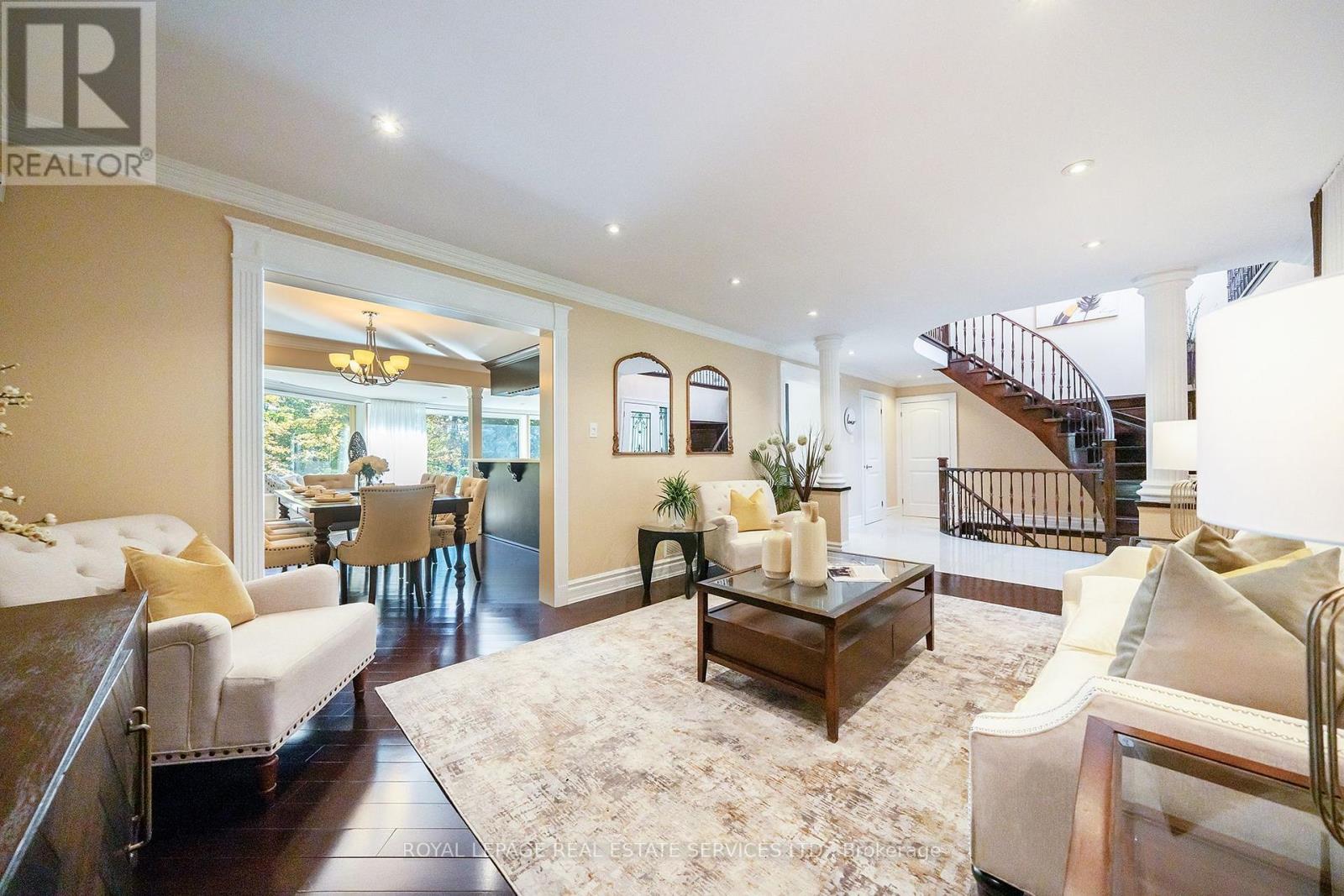 3278 Credit Heights Drive, Mississauga, ON - Indoor Photo Showing Living Room