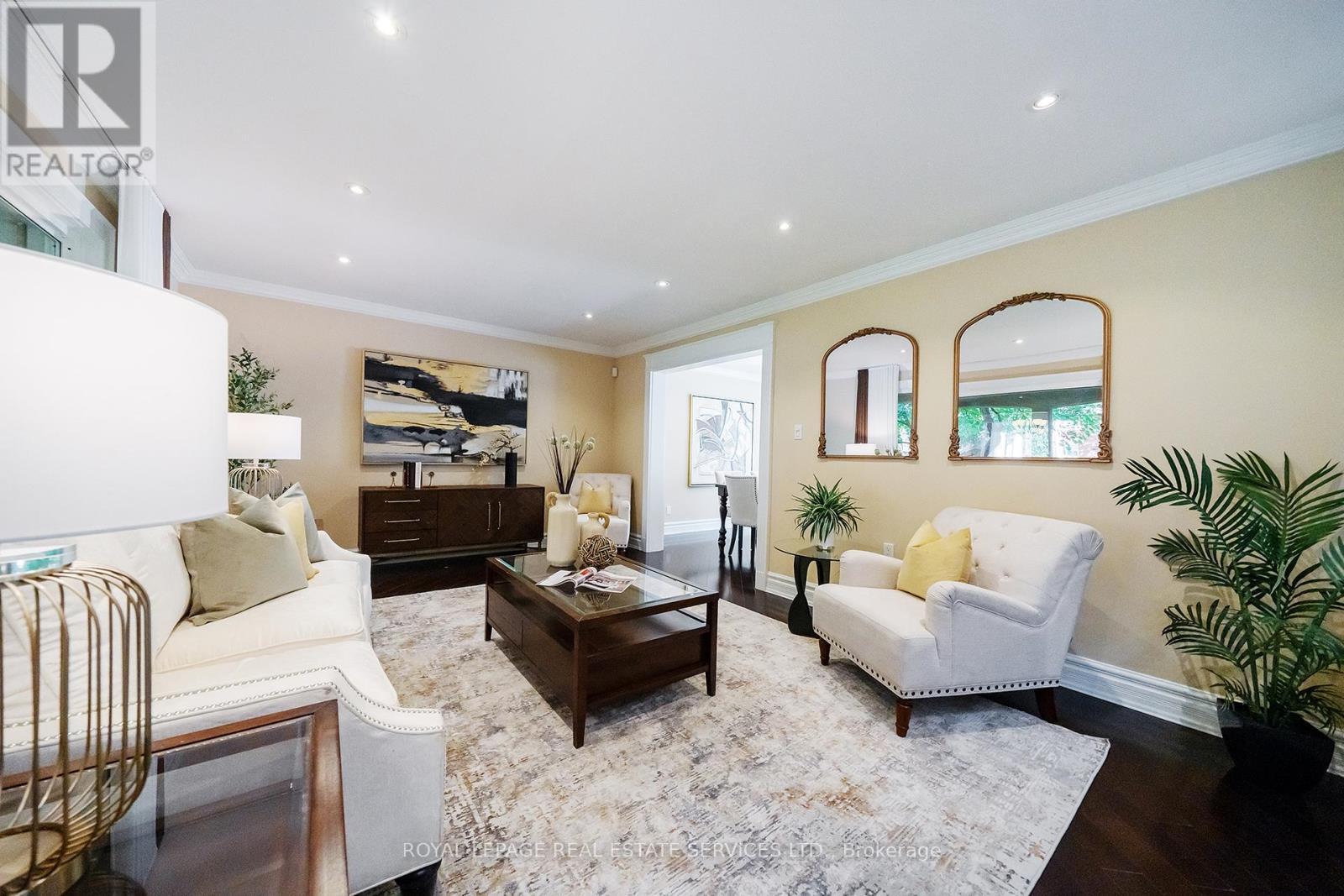 3278 Credit Heights Drive, Mississauga, ON - Indoor Photo Showing Living Room