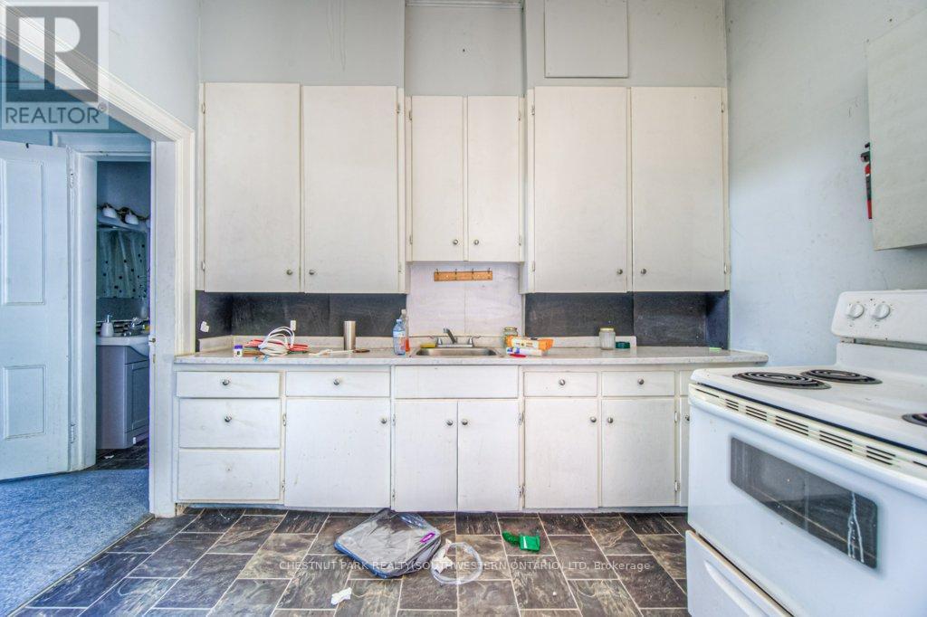 245 Ainslie Street S, Cambridge, ON - Indoor Photo Showing Kitchen