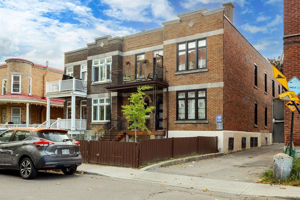 - 2374 Av. De Hampton, Montréal (Côte-Des-Neiges/Notre-Dame-De-Grâce), QC - Outdoor With Facade