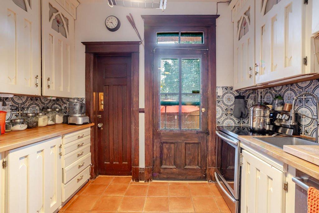 - 2374 Av. De Hampton, Montréal (Côte-Des-Neiges/Notre-Dame-De-Grâce), QC - Indoor Photo Showing Kitchen