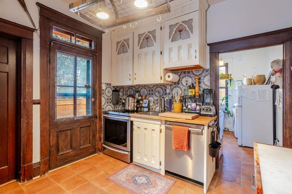 - 2374 Av. De Hampton, Montréal (Côte-Des-Neiges/Notre-Dame-De-Grâce), QC - Indoor Photo Showing Kitchen