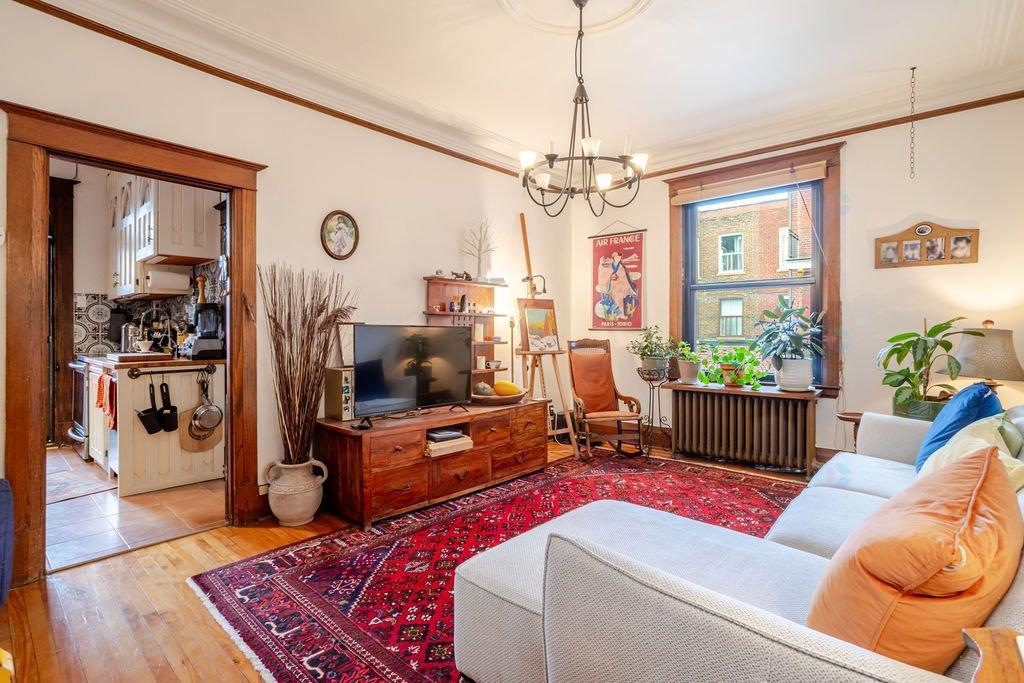 - 2374 Av. De Hampton, Montréal (Côte-Des-Neiges/Notre-Dame-De-Grâce), QC - Indoor Photo Showing Living Room