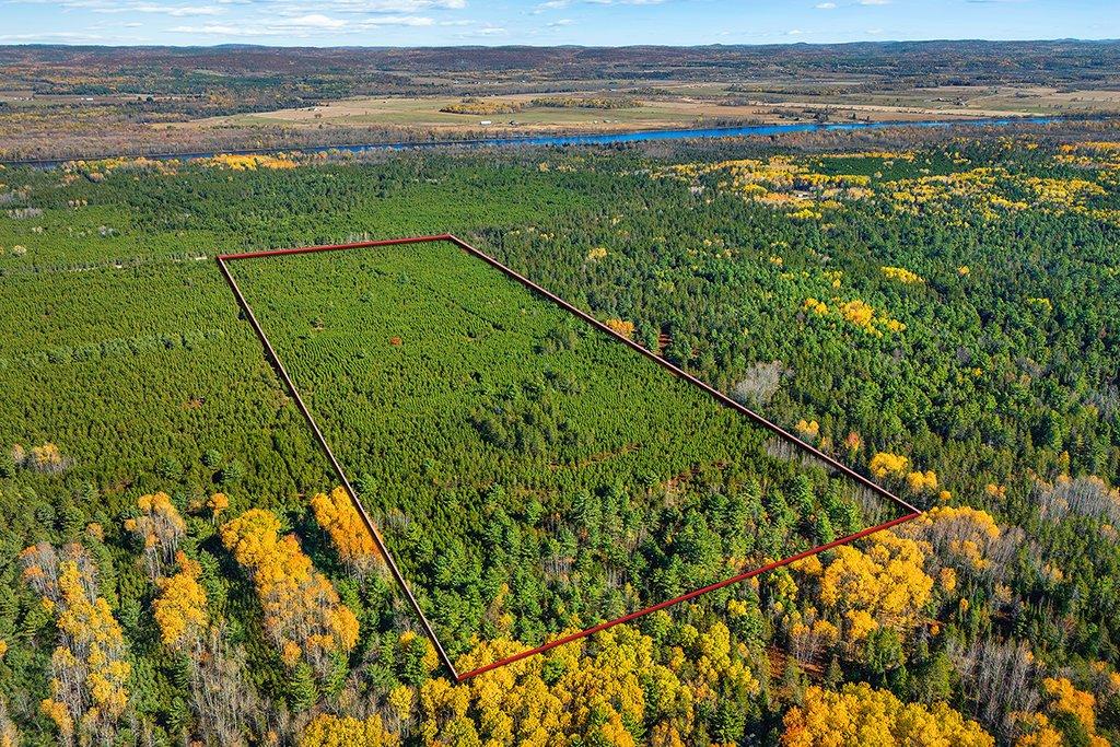 Aerial photo - Ch. Des Outaouais, L'Île-Du-Grand-Calumet, QC
