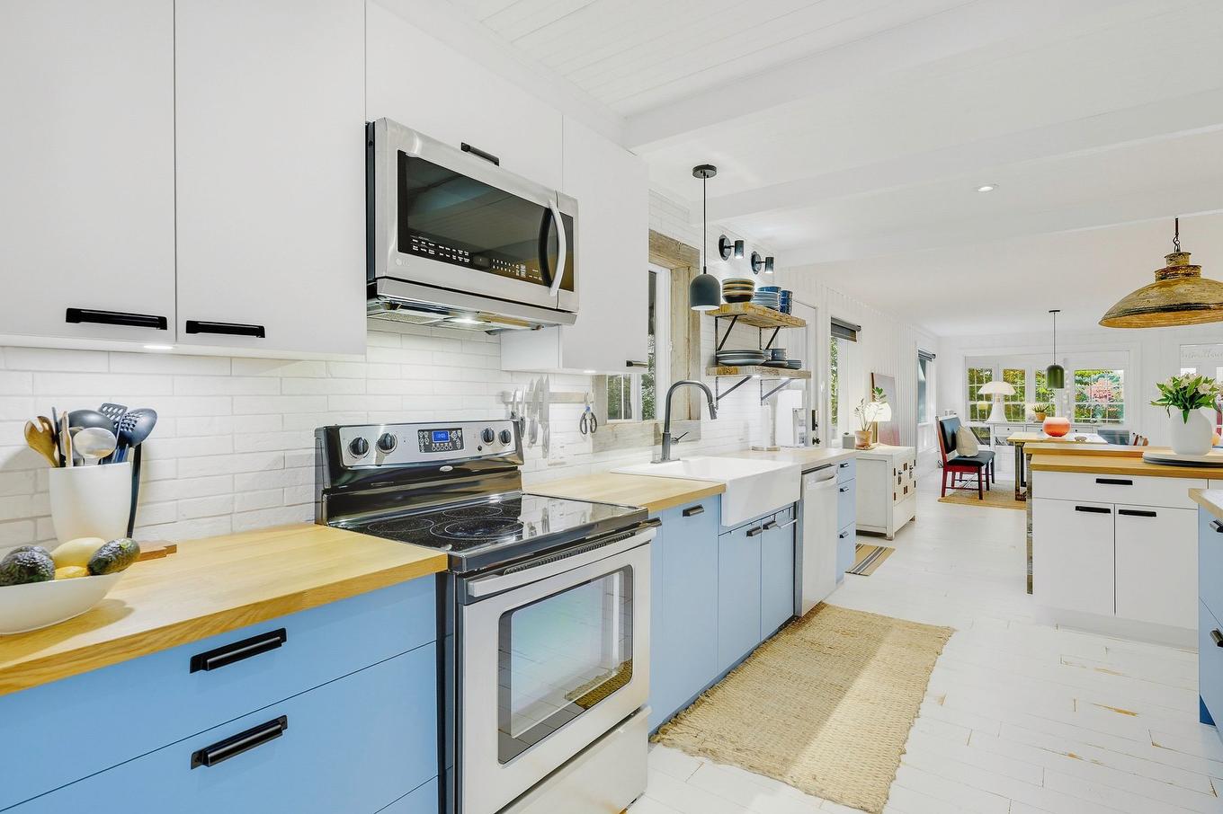 Cuisine - 1209 Ch. Du Lac-Connelly, Saint-Hippolyte, QC - Indoor Photo Showing Kitchen With Upgraded Kitchen