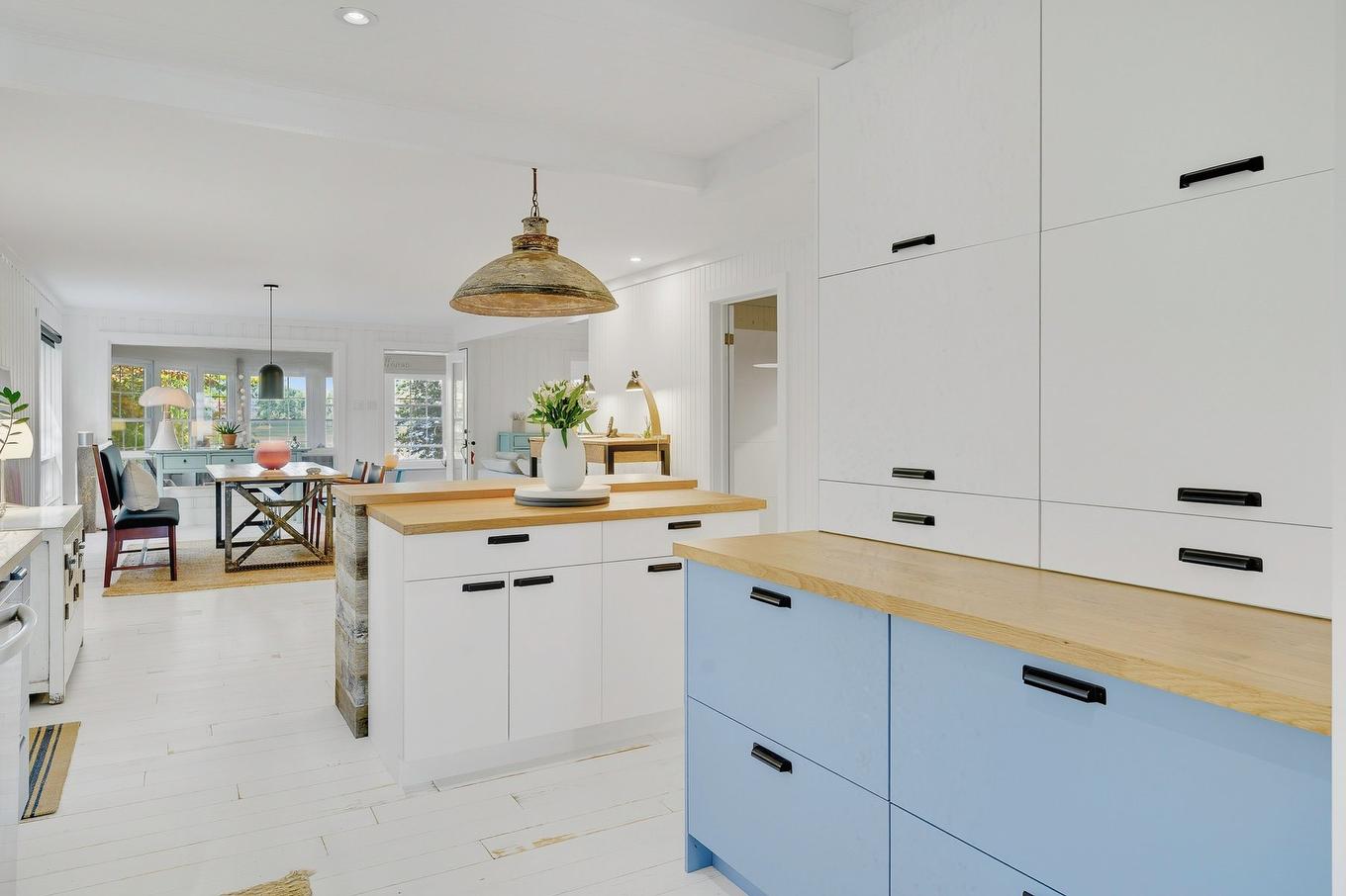 Vue d'ensemble - 1209 Ch. Du Lac-Connelly, Saint-Hippolyte, QC - Indoor Photo Showing Kitchen