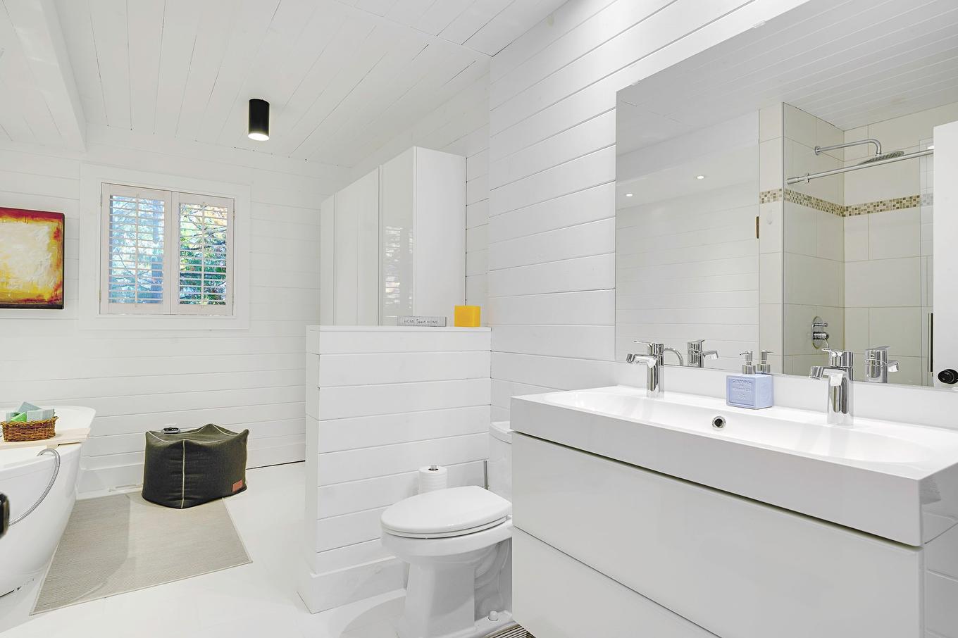 Salle de bains - 1209 Ch. Du Lac-Connelly, Saint-Hippolyte, QC - Indoor Photo Showing Bathroom