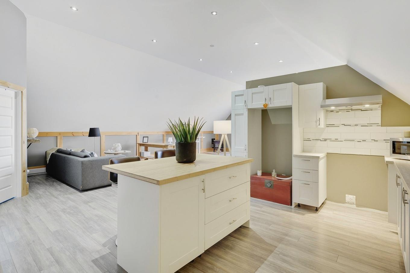 Loft - 1209 Ch. Du Lac-Connelly, Saint-Hippolyte, QC - Indoor Photo Showing Kitchen