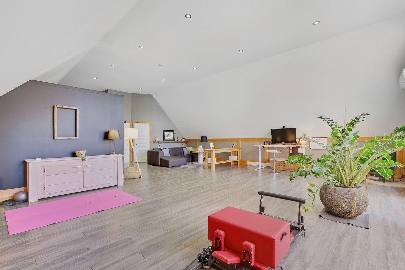 Loft - 1209 Ch. Du Lac-Connelly, Saint-Hippolyte, QC - Indoor