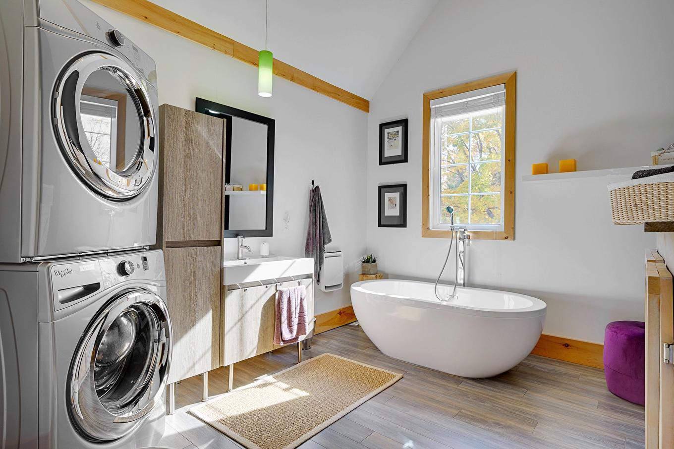 Salle de bains - 1209 Ch. Du Lac-Connelly, Saint-Hippolyte, QC - Indoor Photo Showing Laundry Room