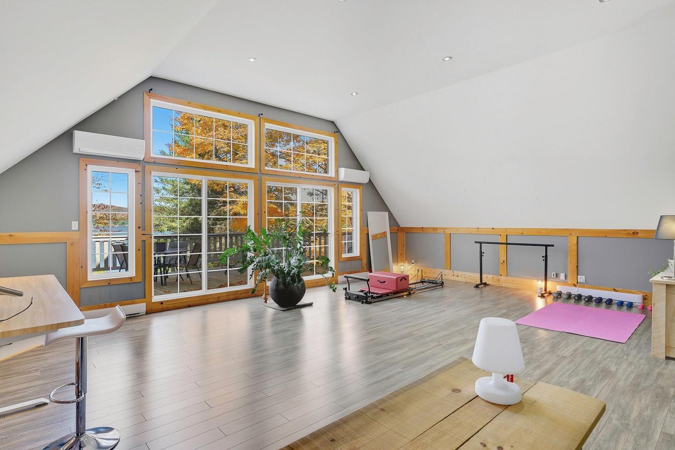 Loft - 1209 Ch. Du Lac-Connelly, Saint-Hippolyte, QC - Indoor