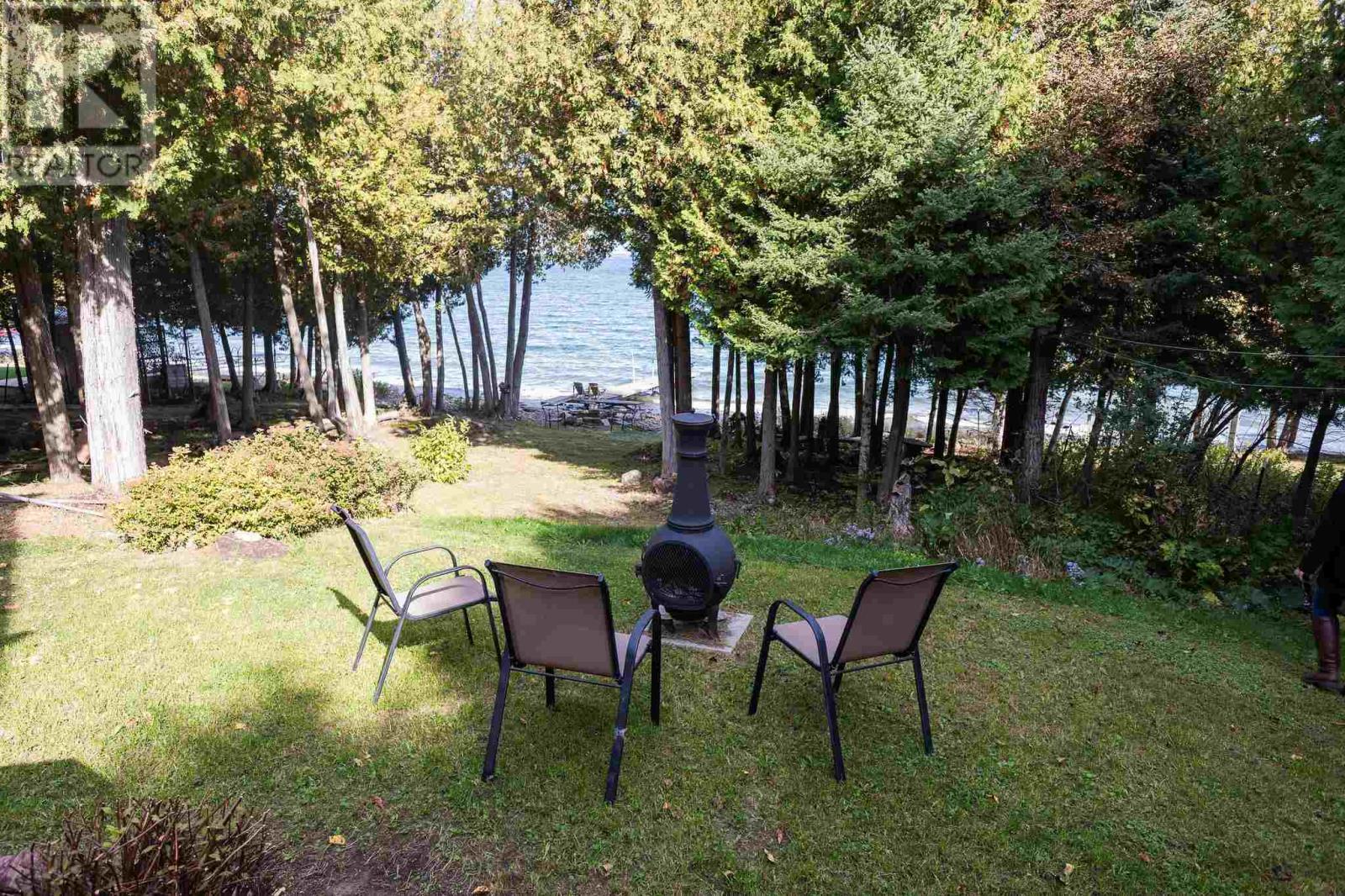 3882 Hamilton Dr, Hilton, ON - Outdoor