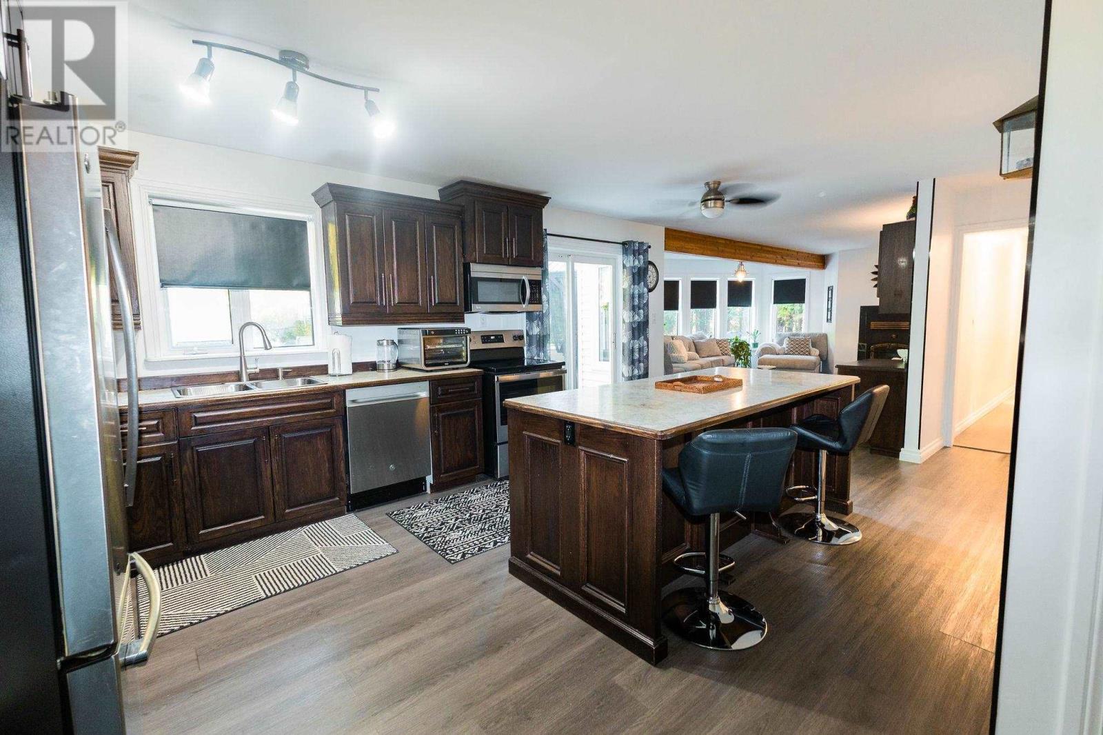 3882 Hamilton Dr, Hilton, ON - Indoor Photo Showing Kitchen With Double Sink