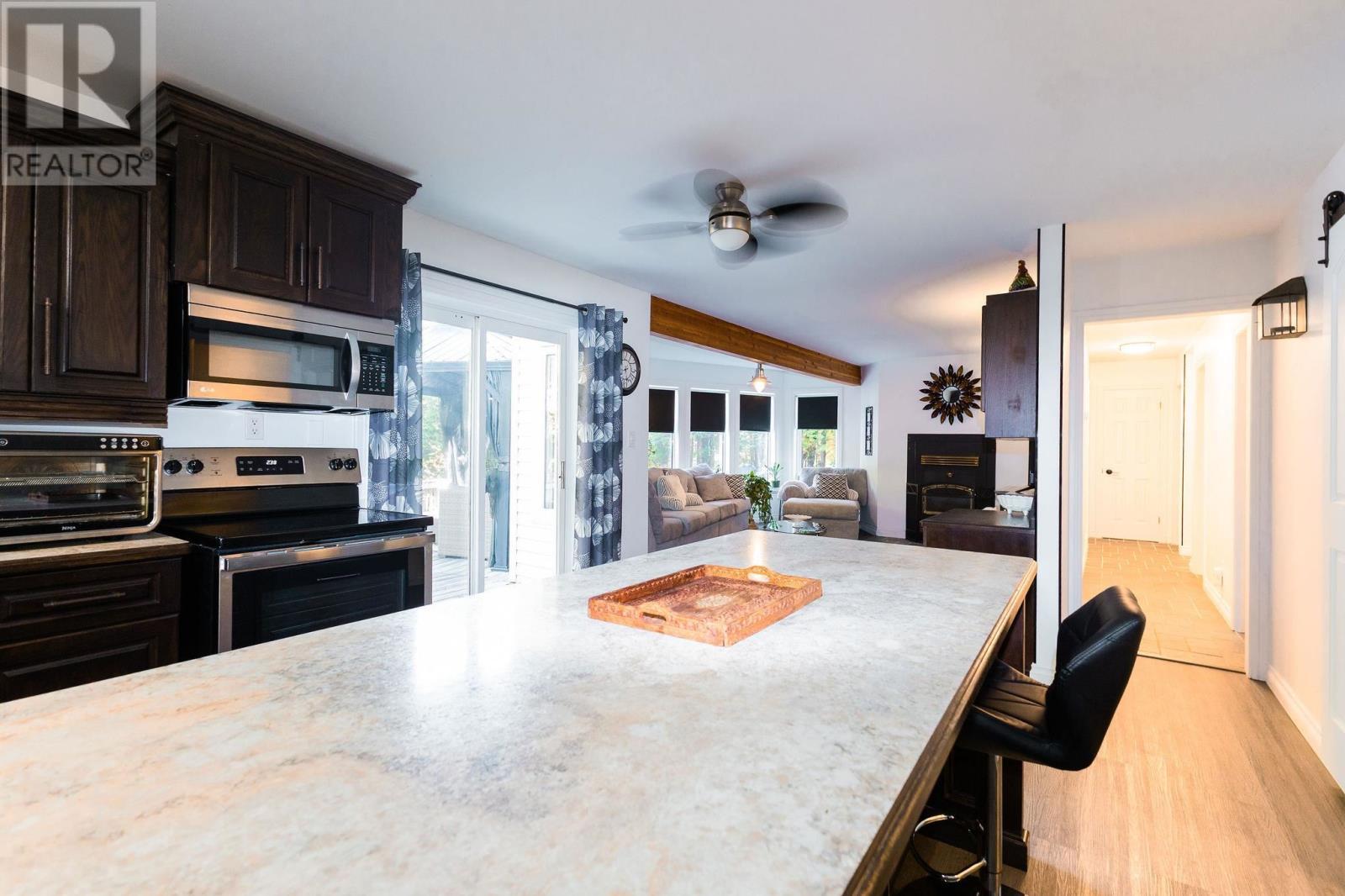 3882 Hamilton Dr, Hilton, ON - Indoor Photo Showing Kitchen