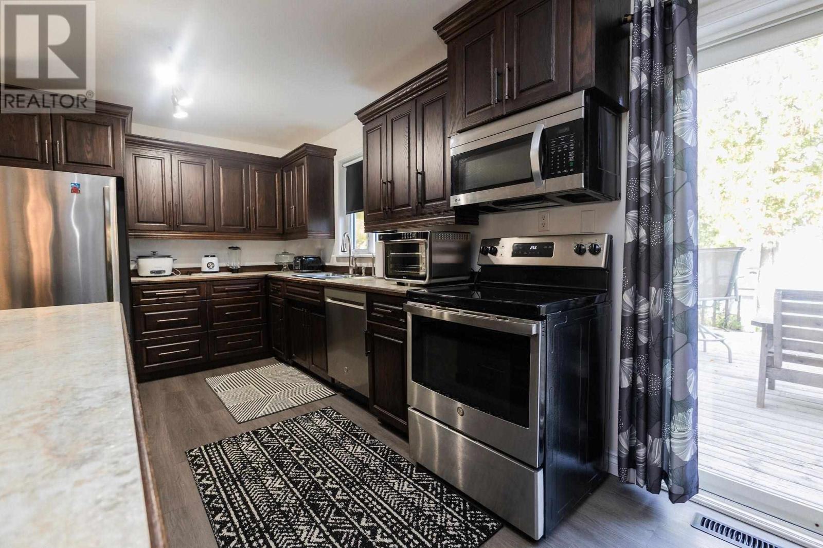 3882 Hamilton Dr, Hilton, ON - Indoor Photo Showing Kitchen