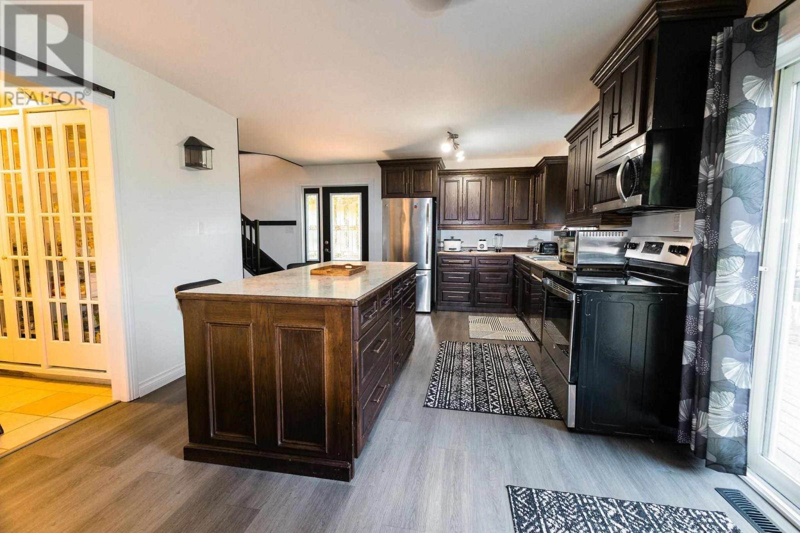 3882 Hamilton Dr, Hilton, ON - Indoor Photo Showing Kitchen