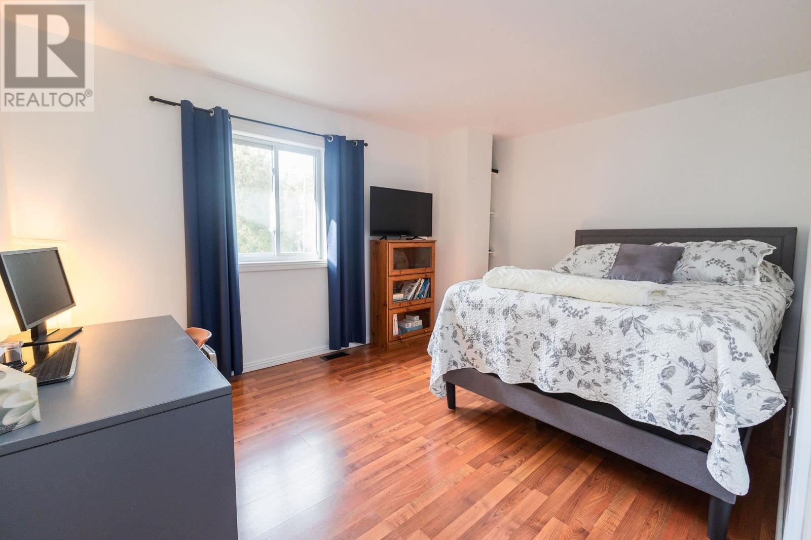 3882 Hamilton Dr, Hilton, ON - Indoor Photo Showing Bedroom