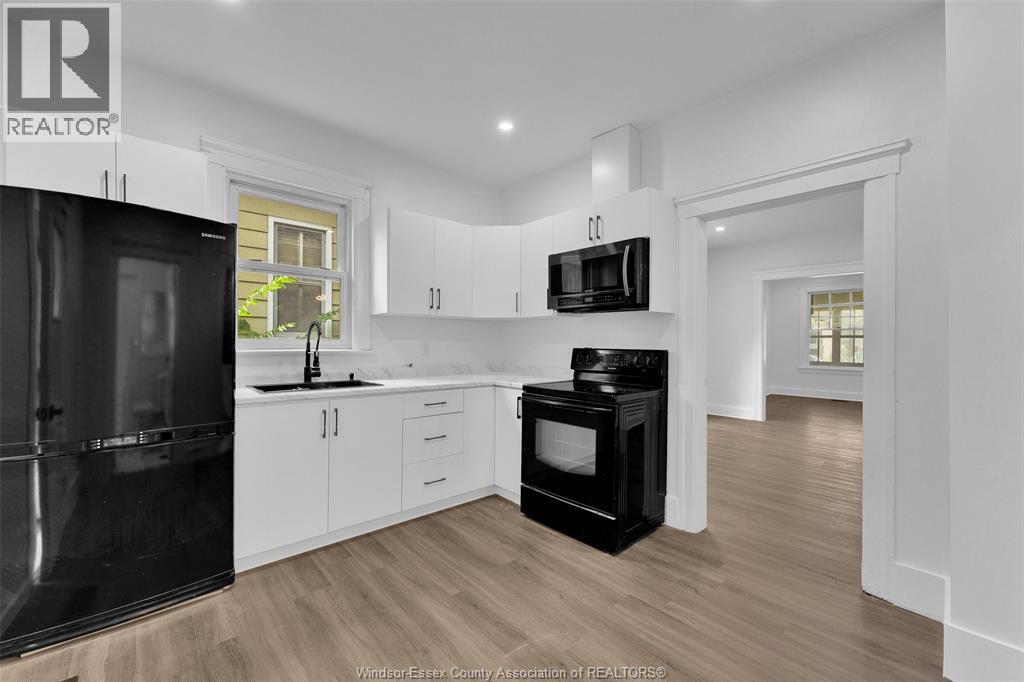 505 Mckay, Windsor, ON - Indoor Photo Showing Kitchen