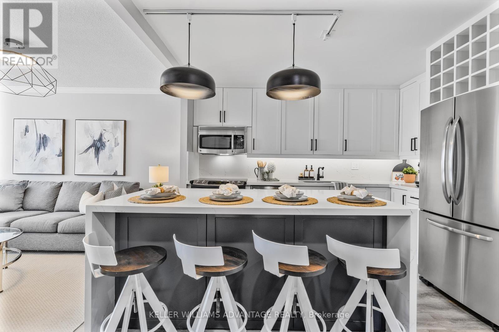 208 - 1270 Maple Crossing Boulevard, Burlington, ON - Indoor Photo Showing Other Room