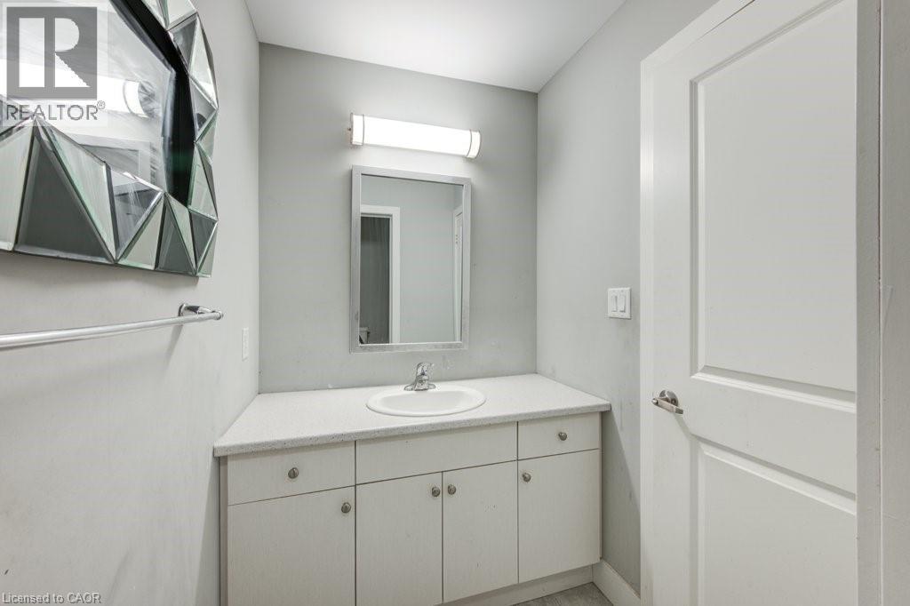 745 Chelton Road Unit# 62, London, ON - Indoor Photo Showing Bathroom