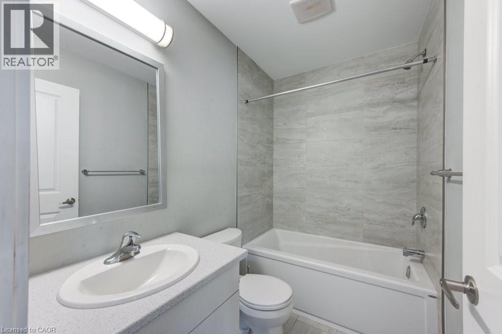 745 Chelton Road Unit# 62, London, ON - Indoor Photo Showing Bathroom