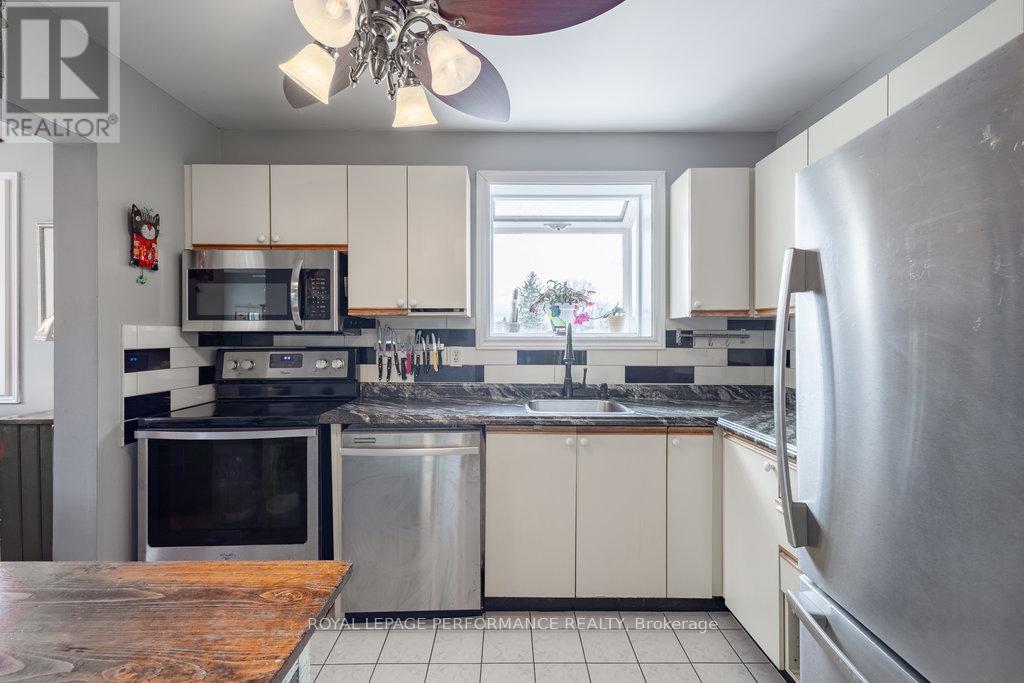 E - 3066 Councillors Way, Ottawa, ON - Indoor Photo Showing Kitchen With Stainless Steel Kitchen