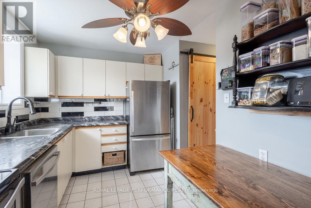 E - 3066 Councillors Way, Ottawa, ON - Indoor Photo Showing Kitchen With Stainless Steel Kitchen With Double Sink