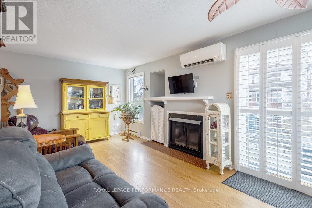 E - 3066 Councillors Way, Ottawa, ON - Indoor Photo Showing Living Room With Fireplace