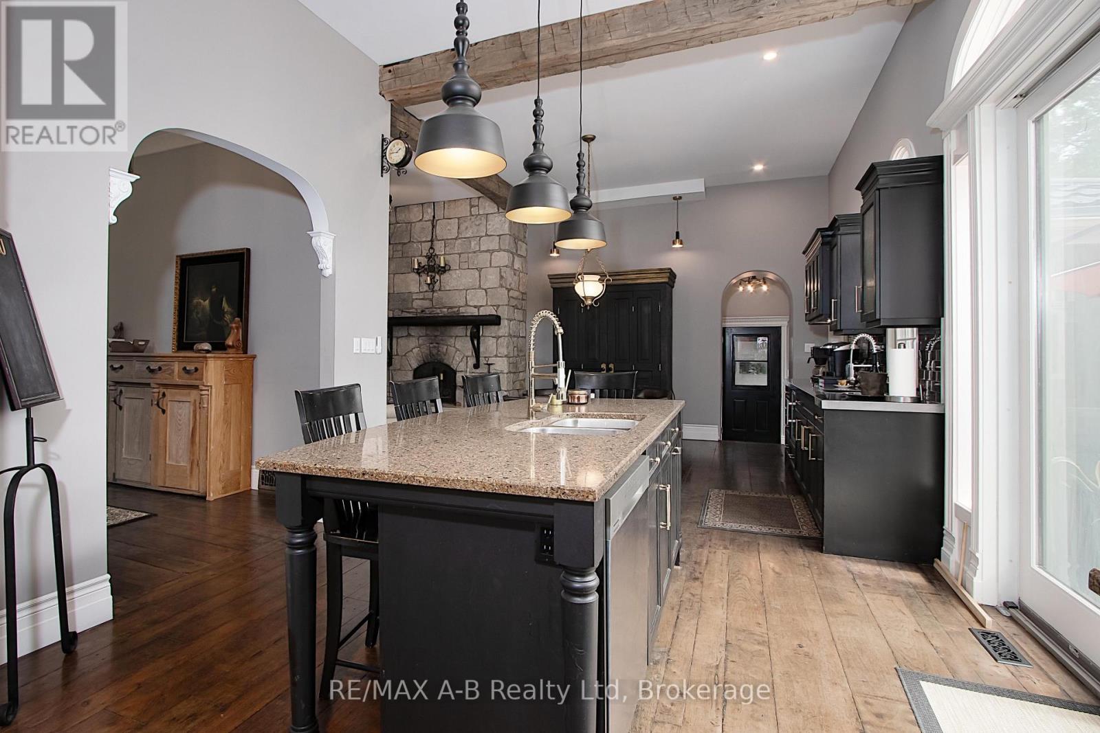 12096 Gale Road, North Middlesex (Carlisle), ON - Indoor Photo Showing Kitchen With Upgraded Kitchen