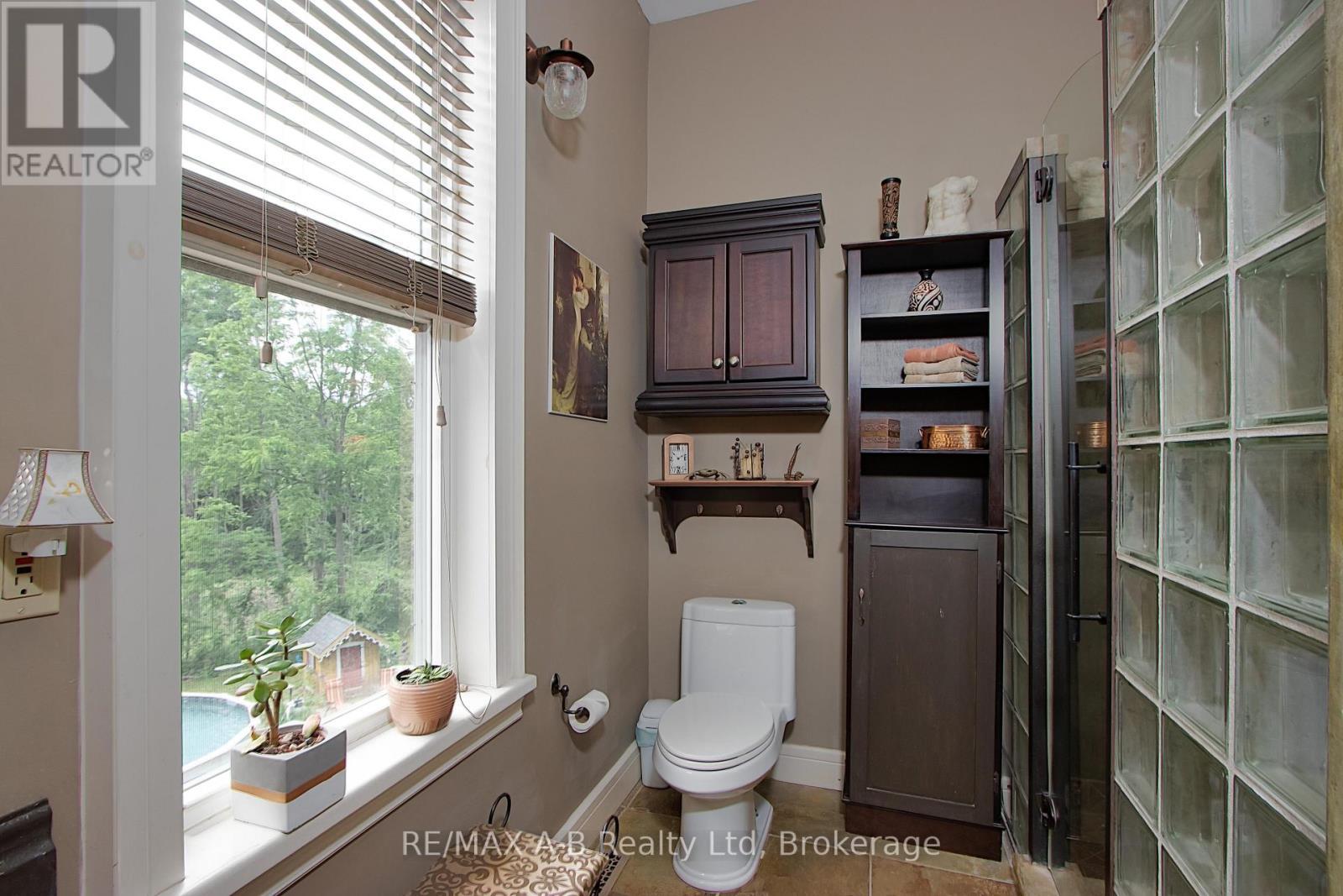 12096 Gale Road, North Middlesex (Carlisle), ON - Indoor Photo Showing Bathroom