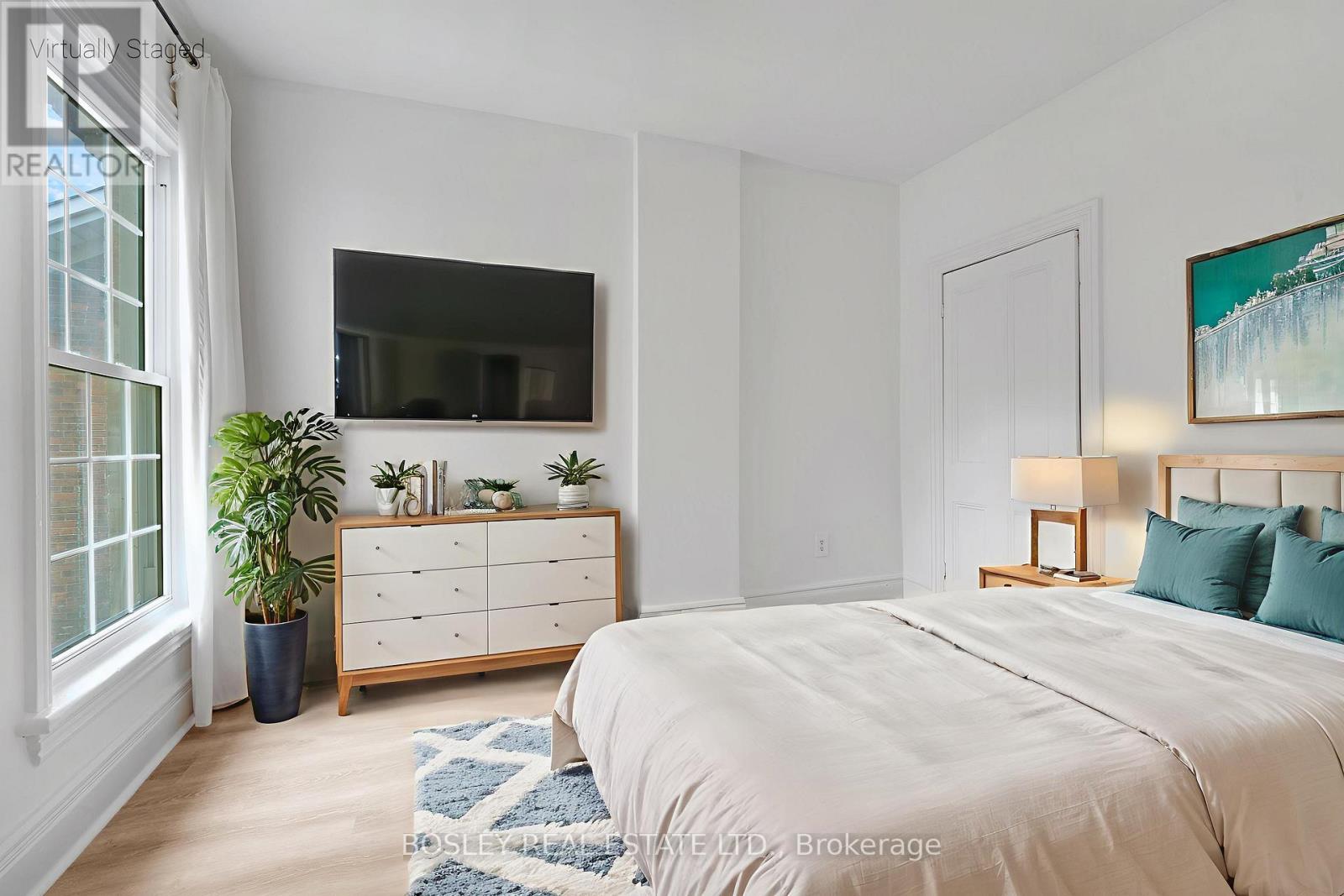 175 Macnab Street N, Hamilton, ON - Indoor Photo Showing Bedroom