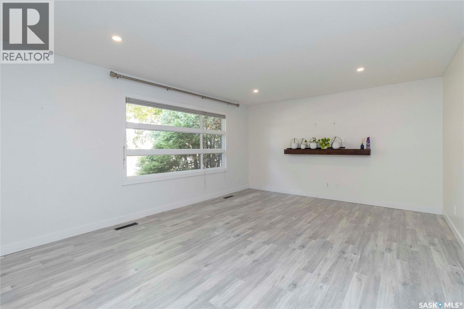 2406 Cairns Avenue, Saskatoon, SK - Indoor