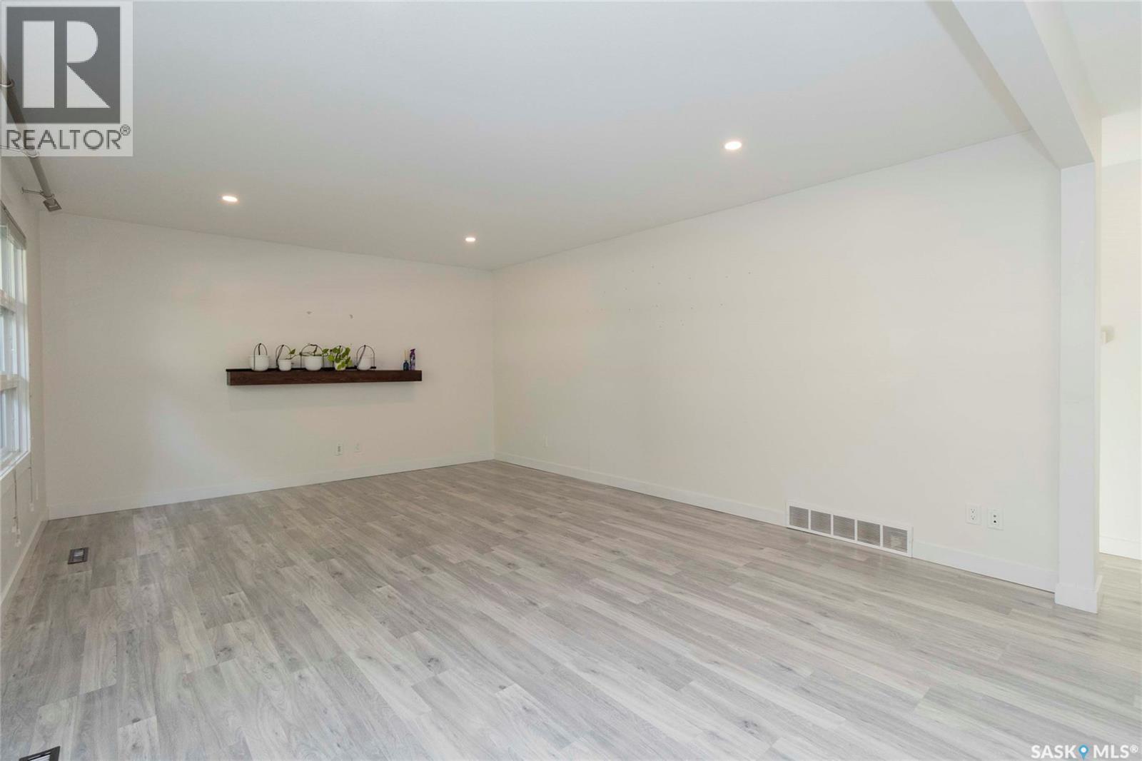 2406 Cairns Avenue, Saskatoon, SK - Indoor Photo Showing Other Room