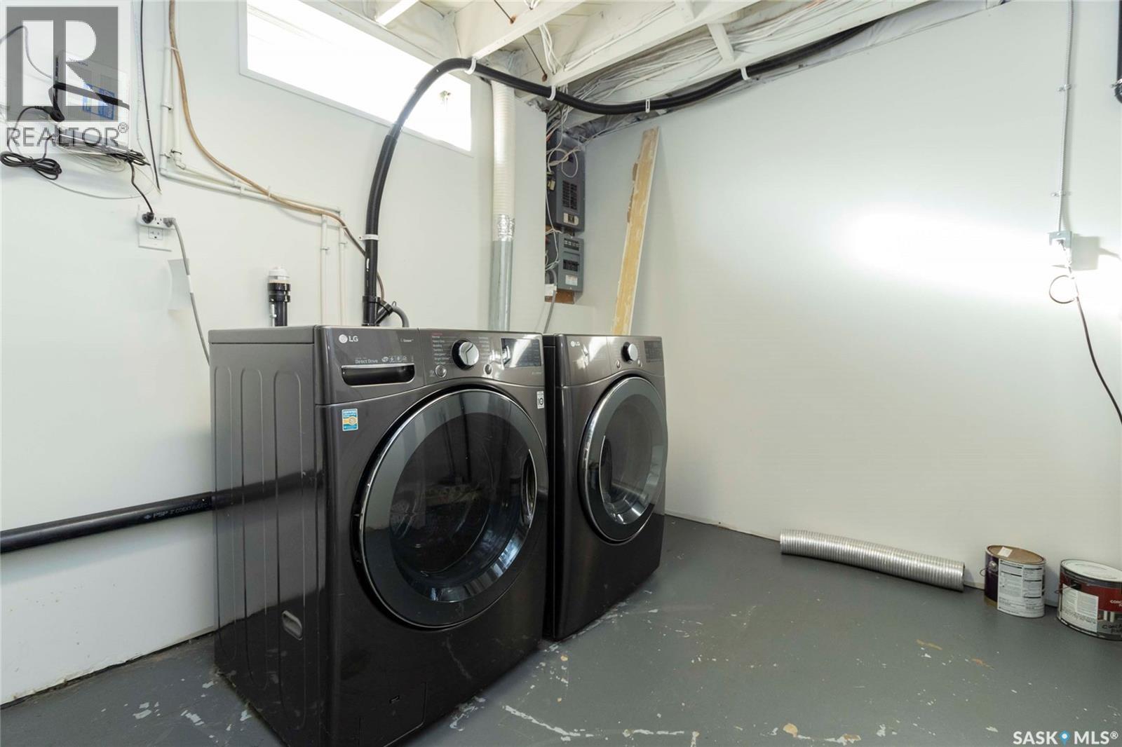 2406 Cairns Avenue, Saskatoon, SK - Indoor Photo Showing Laundry Room
