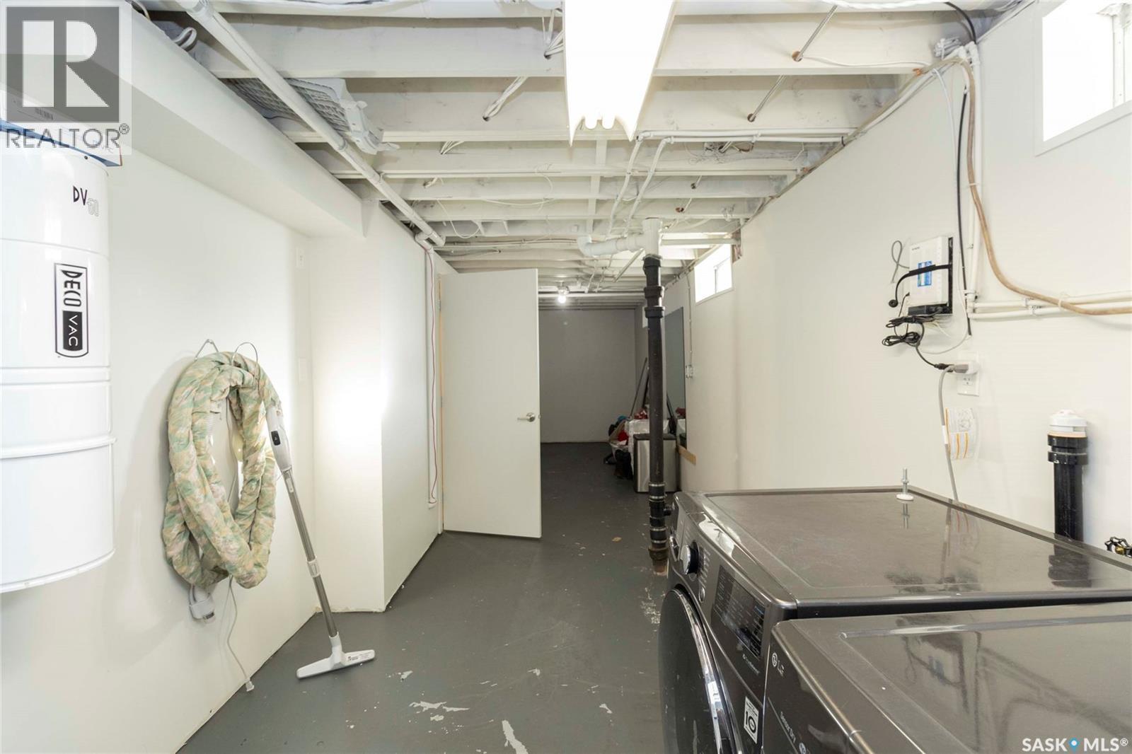 2406 Cairns Avenue, Saskatoon, SK - Indoor Photo Showing Laundry Room