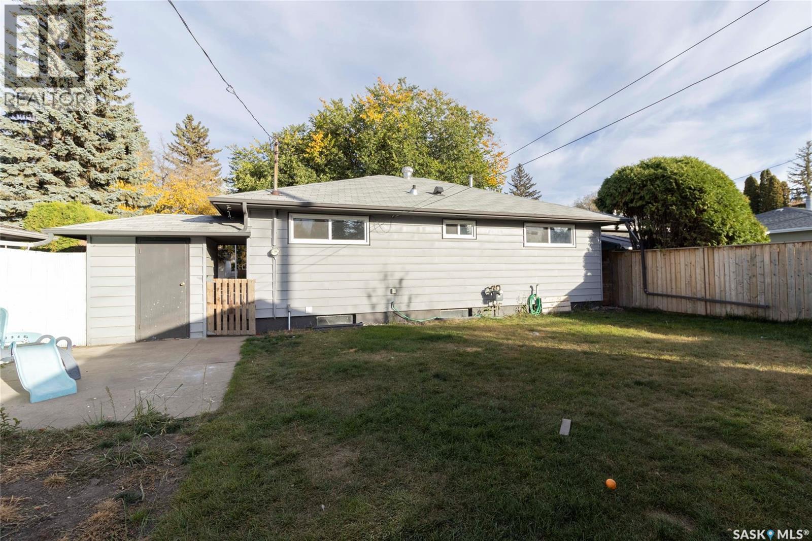 2406 Cairns Avenue, Saskatoon, SK - Outdoor