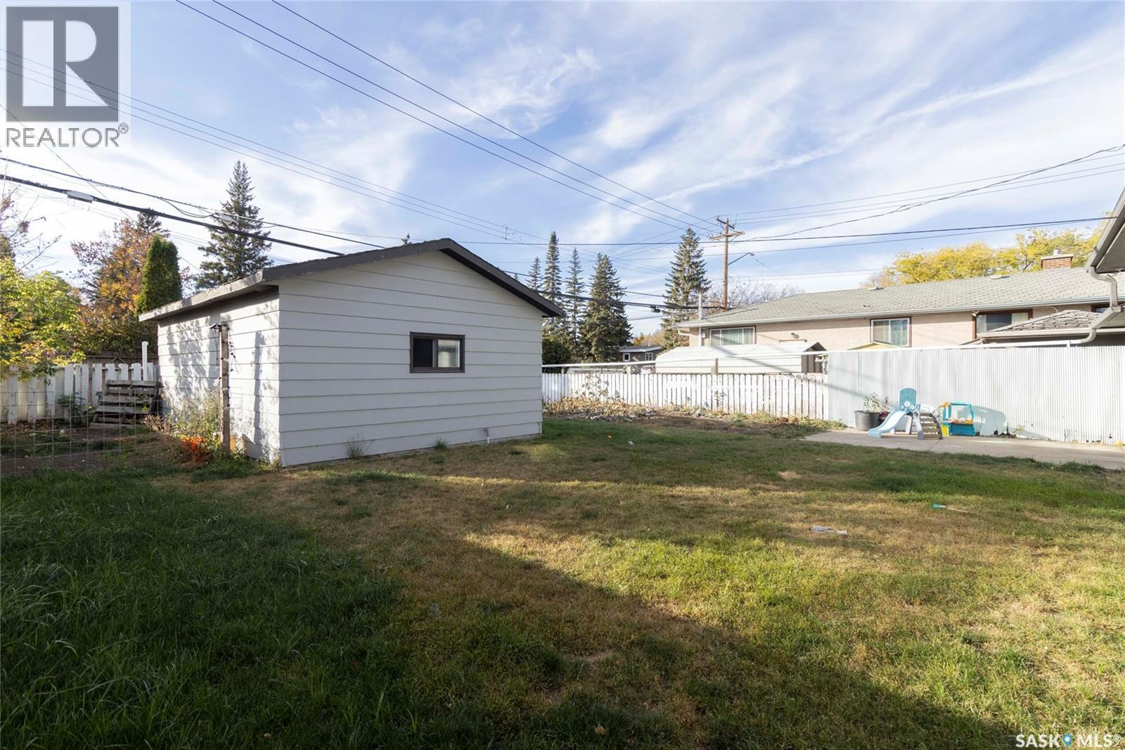 2406 Cairns Avenue, Saskatoon, SK - Outdoor
