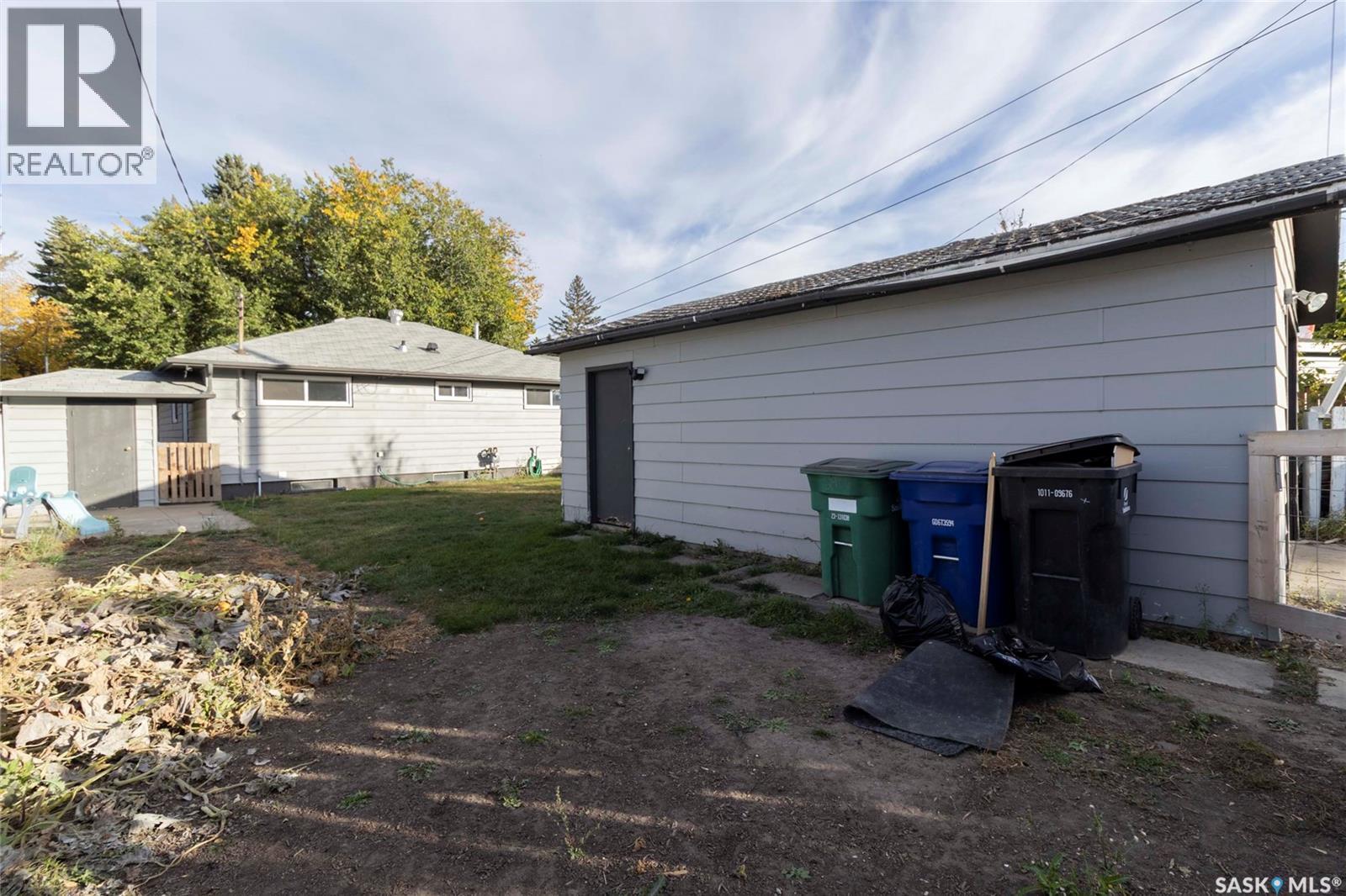 2406 Cairns Avenue, Saskatoon, SK - Outdoor