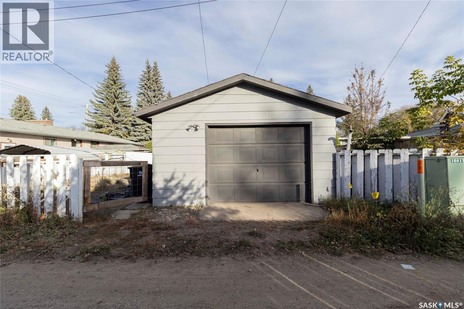2406 Cairns Avenue, Saskatoon, SK - Outdoor