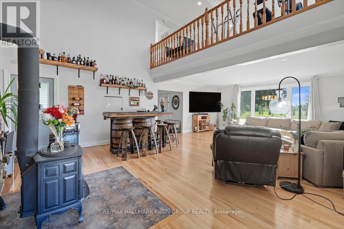 3172 8Th Line Road, Ottawa, ON - Indoor Photo Showing Living Room