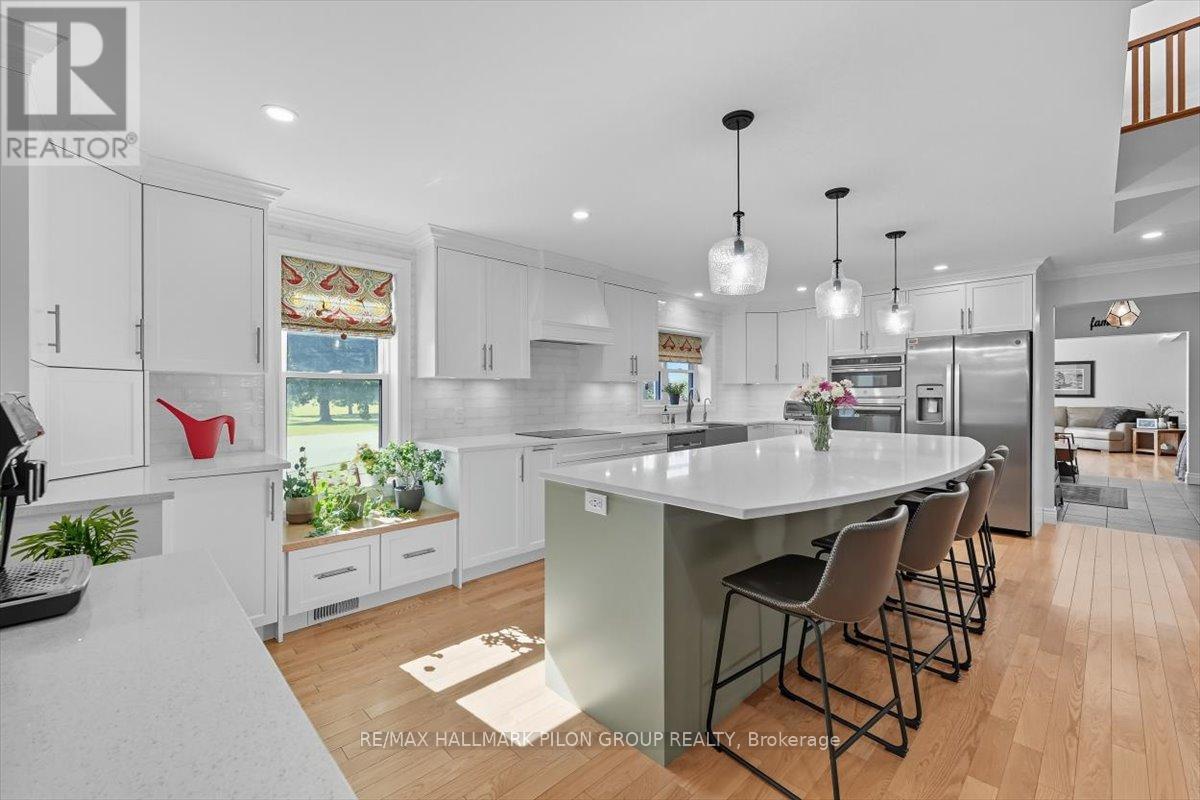 3172 8Th Line Road, Ottawa, ON - Indoor Photo Showing Kitchen With Upgraded Kitchen