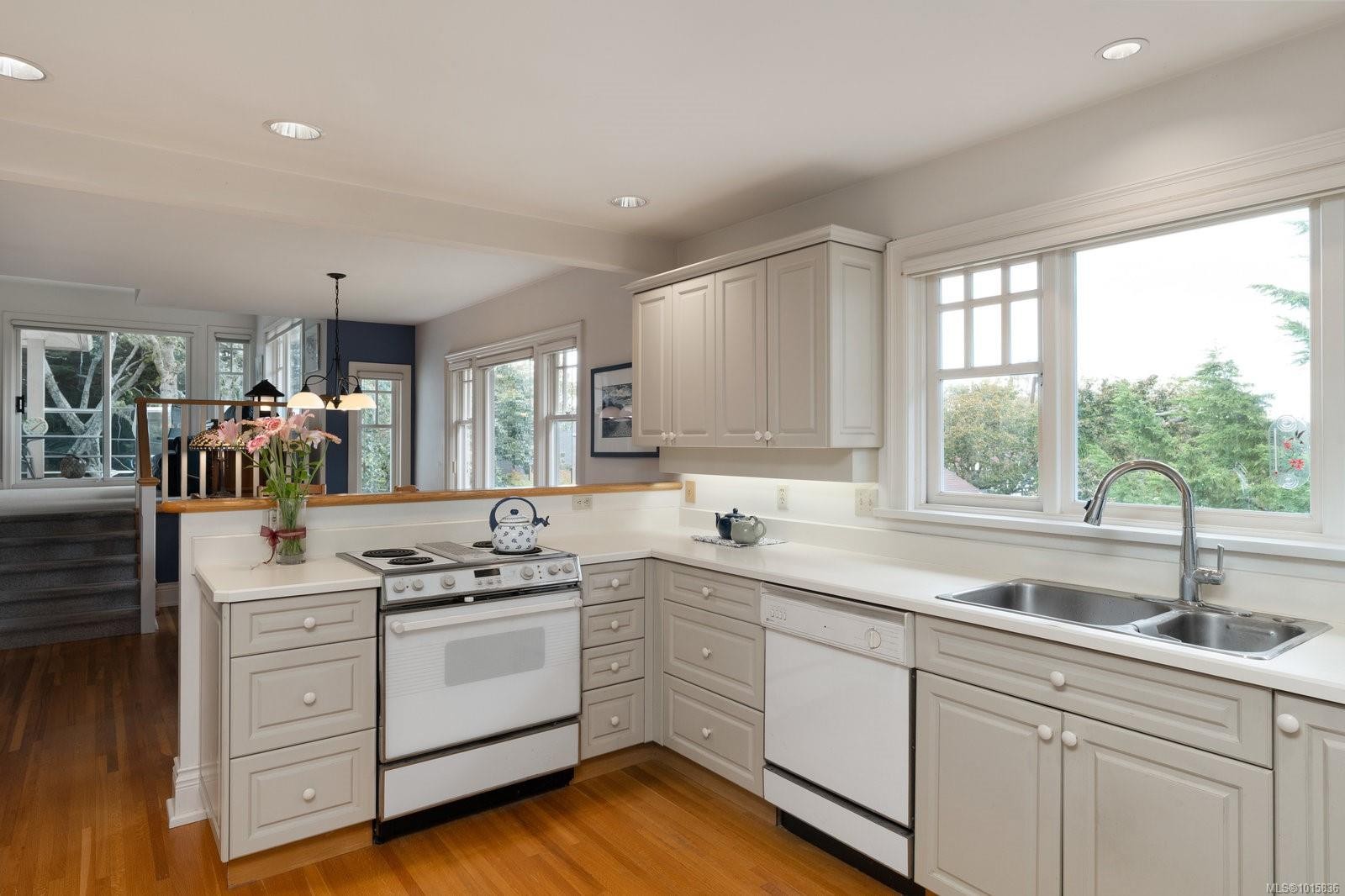 2162 Brighton Ave, Oak Bay, BC