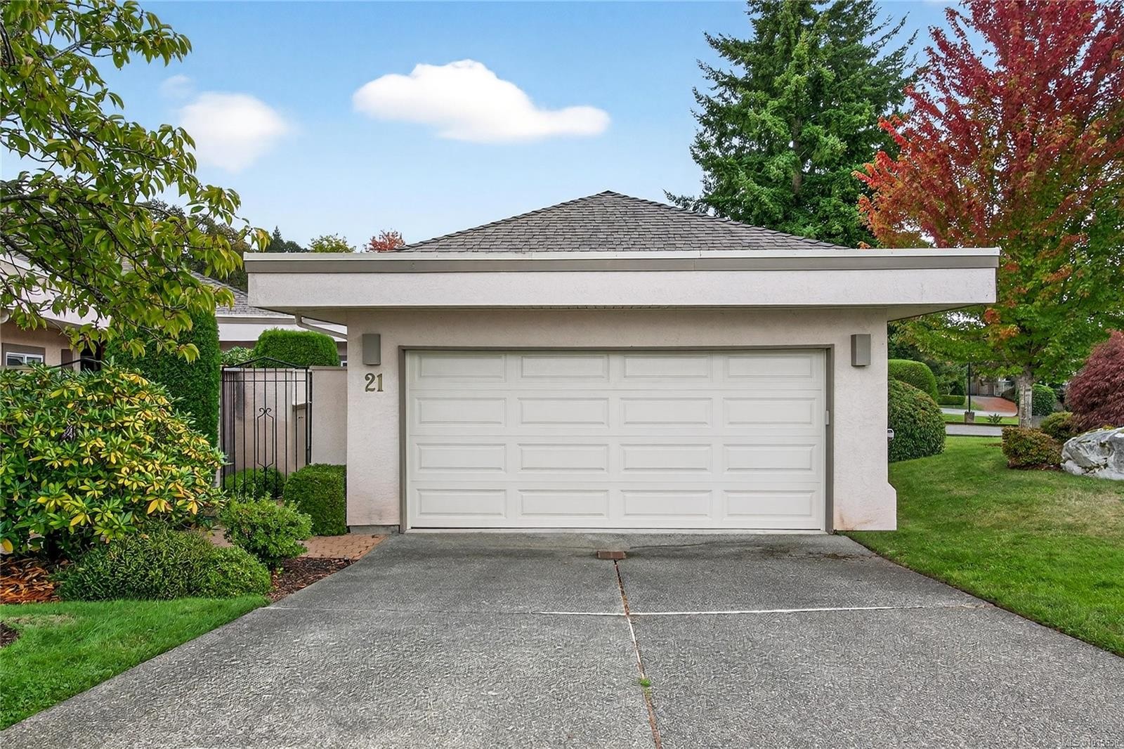 21-4318 Emily Carr Dr, Saanich, BC