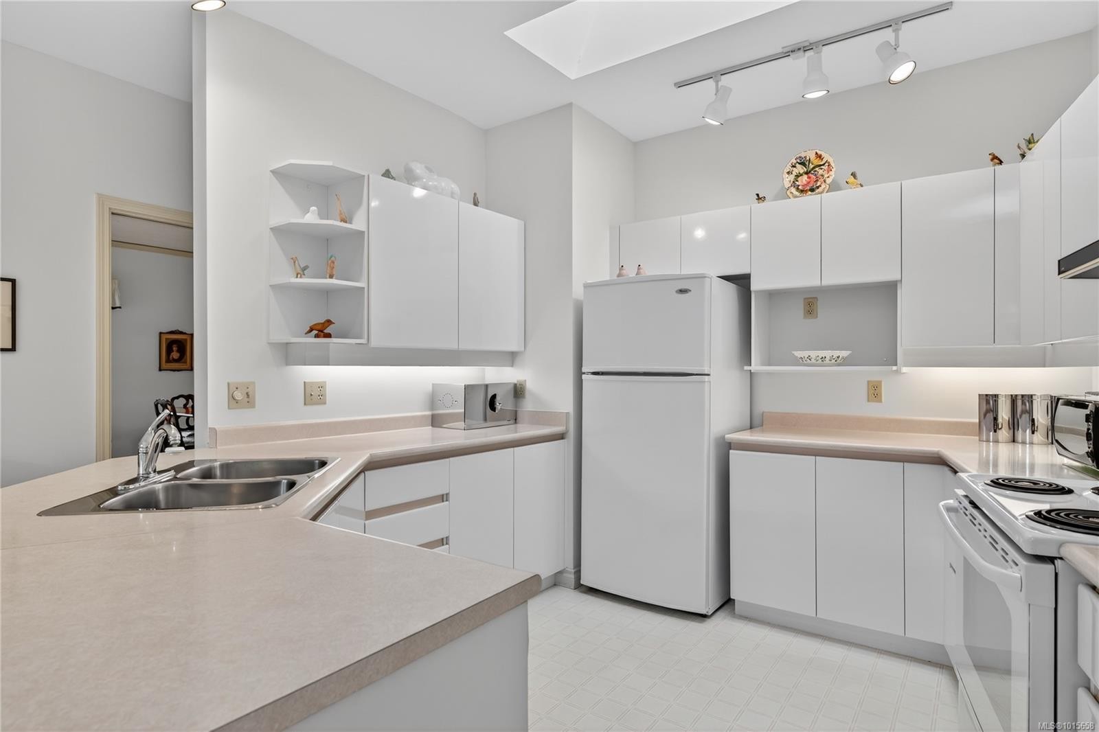 21-4318 Emily Carr Dr, Saanich, BC