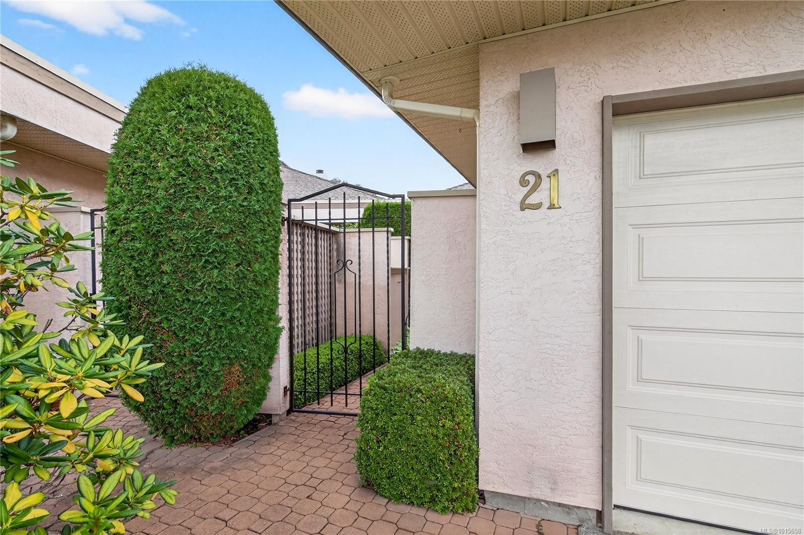 21-4318 Emily Carr Dr, Saanich, BC