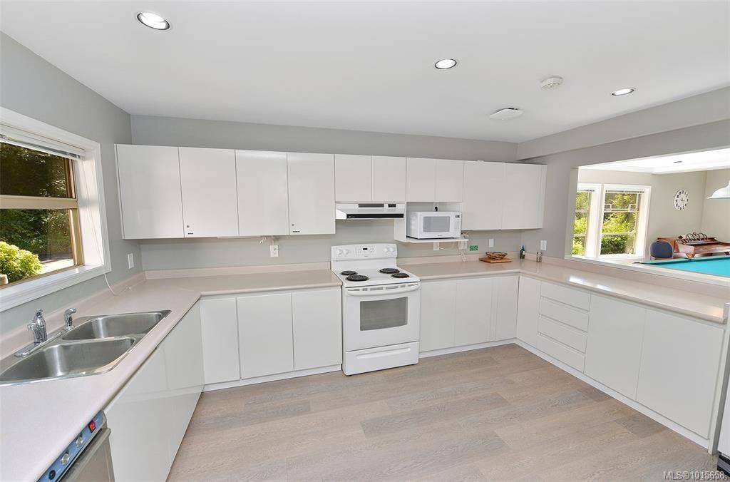 21-4318 Emily Carr Dr, Saanich, BC