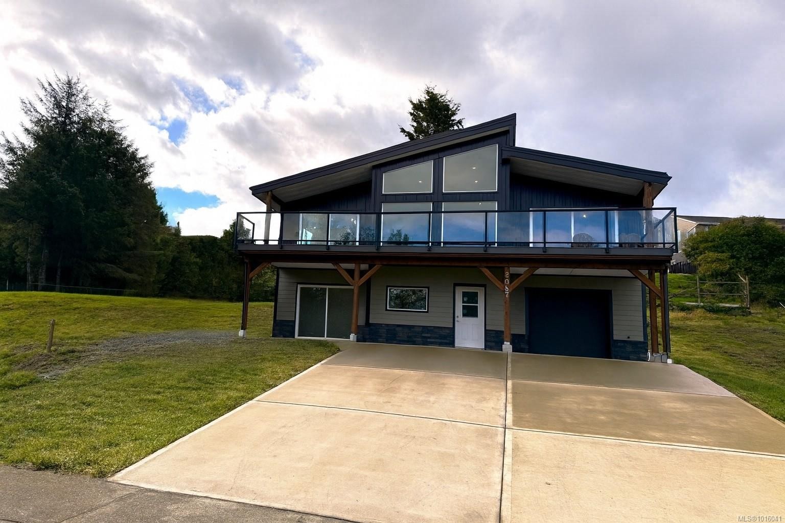 2087 Pioneer Hill Dr, Port Mcneill, BC